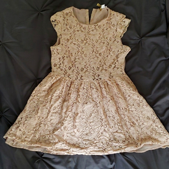 Beige floral lace dress size 8 but fits more like a 6 - Picture 1 of 2